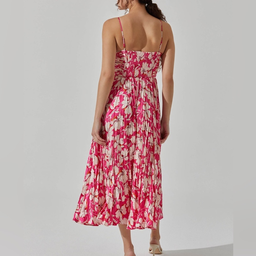 ASTR The Label Revolve Maeve Pleated Midi Dress in Pink Cream Floral - Picture 3 of 11